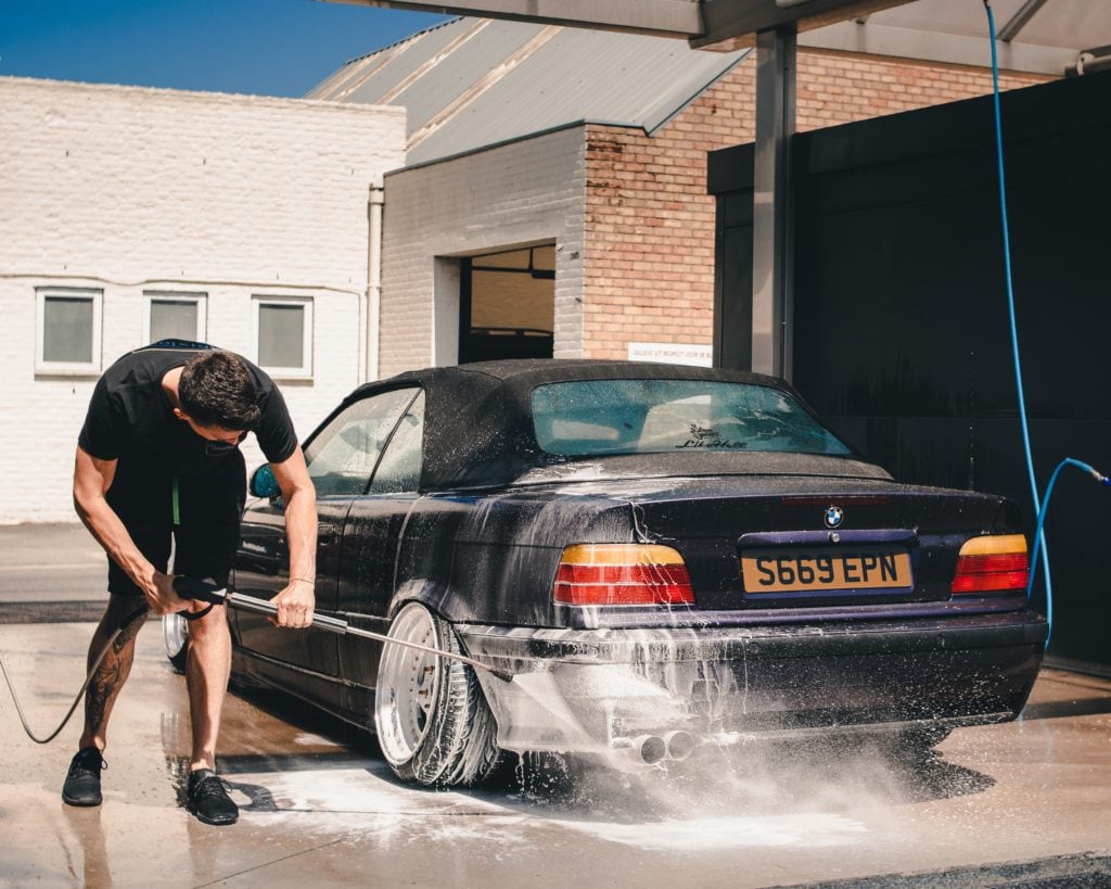 Les bénéfices et techniques du lavage auto sans eau ! - WashMee Blog